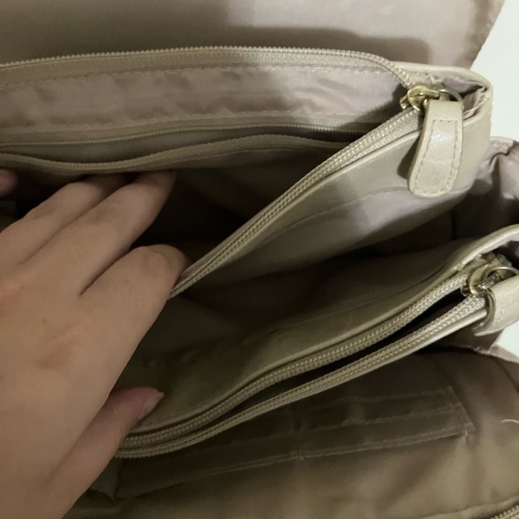 Vintage cream crossbody purse - Picture 7 of 7